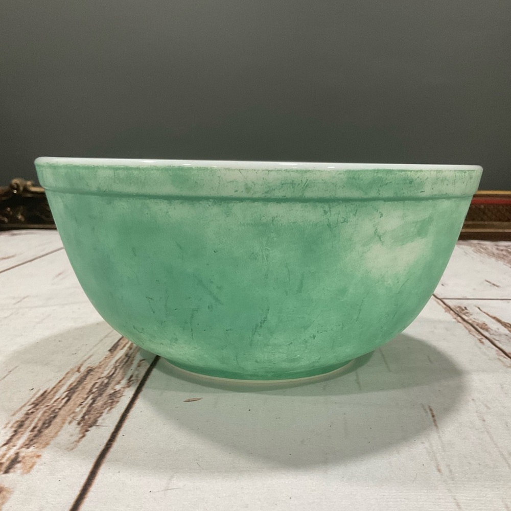 VINTAGE PYREX NESTING MIXING BOWL MATTE GREEN 403 4” H x 8.75” DIA